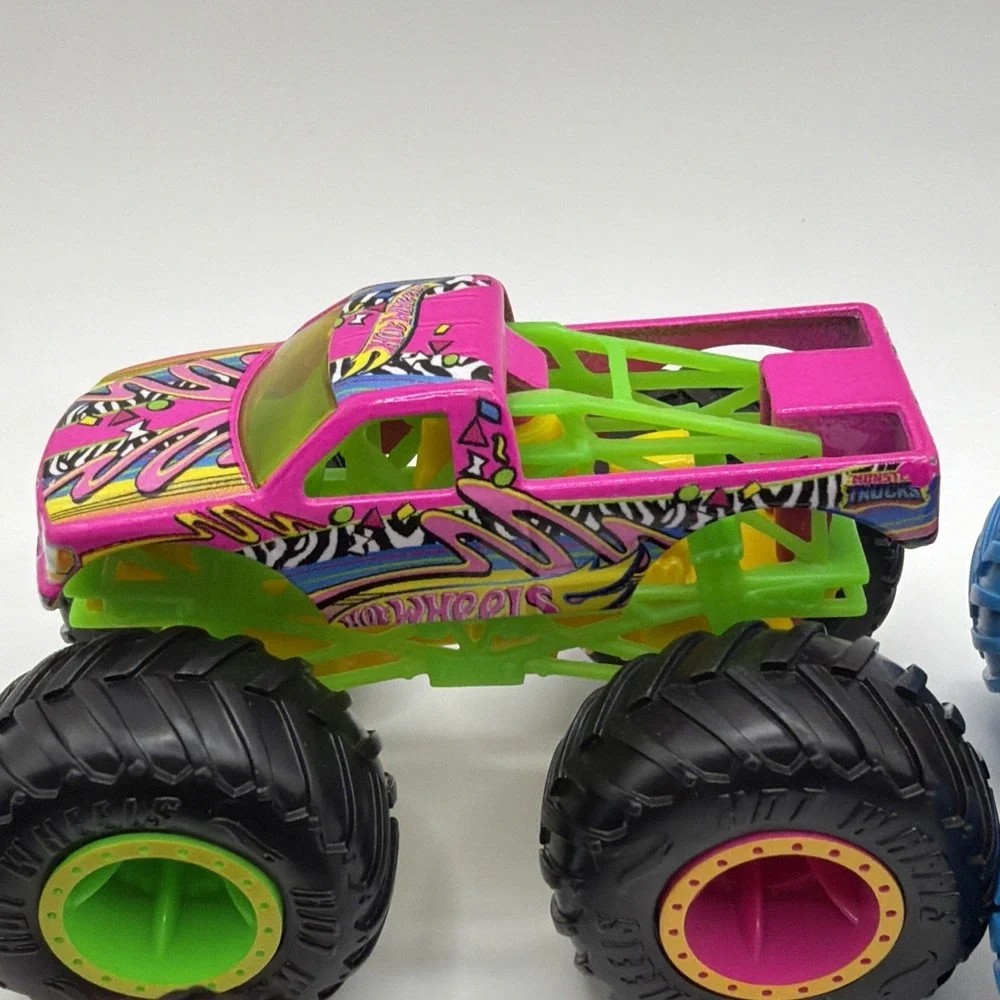 Hot Wheels Monster Trucks Lot‎ 4 Grave Digger Bone Shaker Diecast Cars